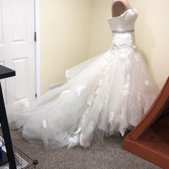 Blue by Enzoani Dabra Wedding Gown 0P Ivory Floral Lace Rhinestone Pearl Beaded - Picture 5 of 14